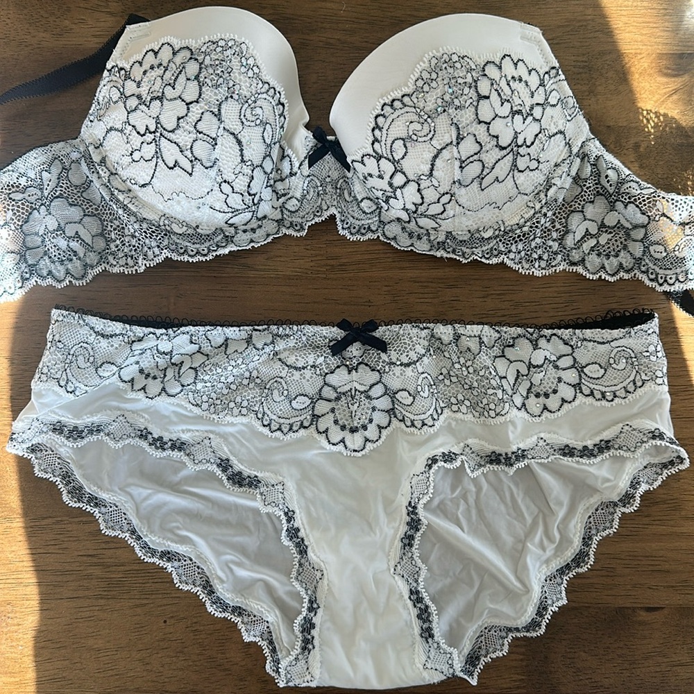 Victoria secret matching set 34B